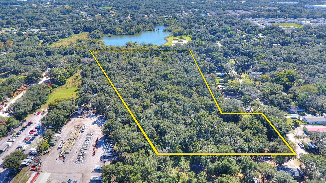 5425 Mobile Villa Dr, Seffner, FL 33584