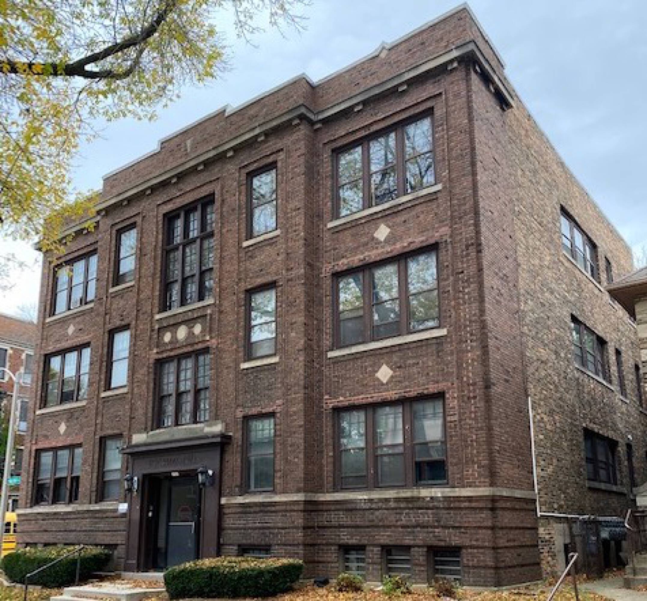 2905 N Bartlett Ave, Milwaukee, WI 53211