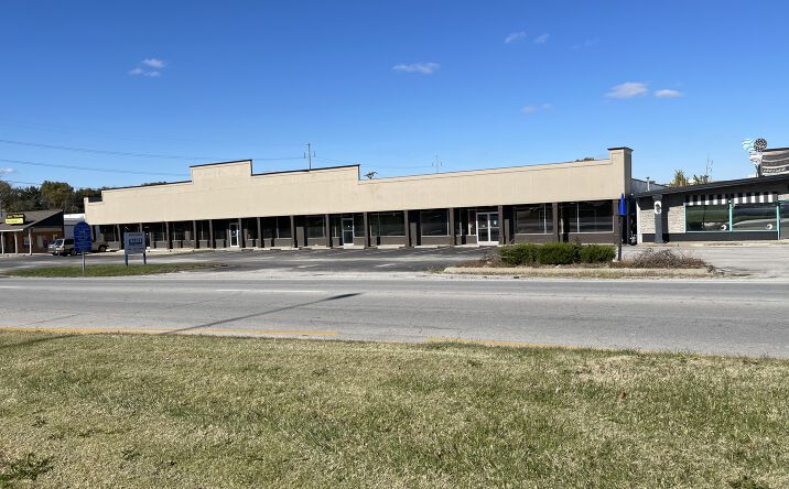 825 US-40, Blue Springs, MO 64015 | Crexi.com