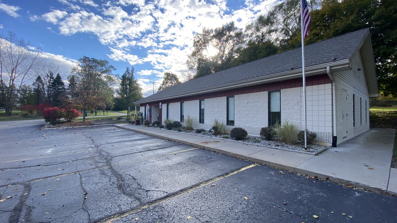 350 Mower Rd, Pinckney, MI 48169 Retail Property for Sale 350 Mower Commercial Building for Sale