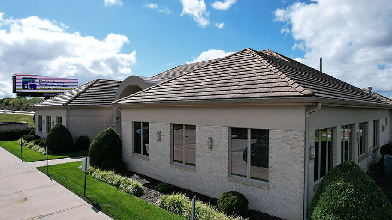 4243 Northeast Lakewood Way, Lee's Summit, MO 64064