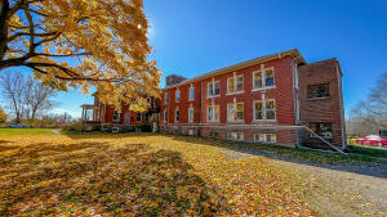 2940 Cambria Rd, Hillsdale, MI 49242