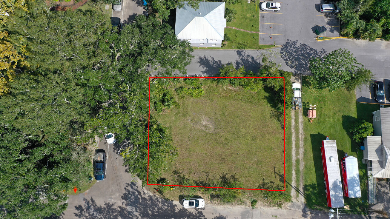 900 Robinson St, Ocean Springs, MS 39564