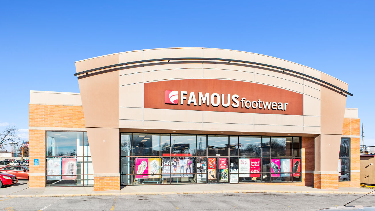 4100 Merle Hay Rd, Des Moines, IA 50322 Retail Property for Sale 229,644 SF Value Add