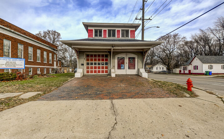 Pictures of Office property located at 1174 E Locust St, Decatur, IL 62521 for sales - image #1