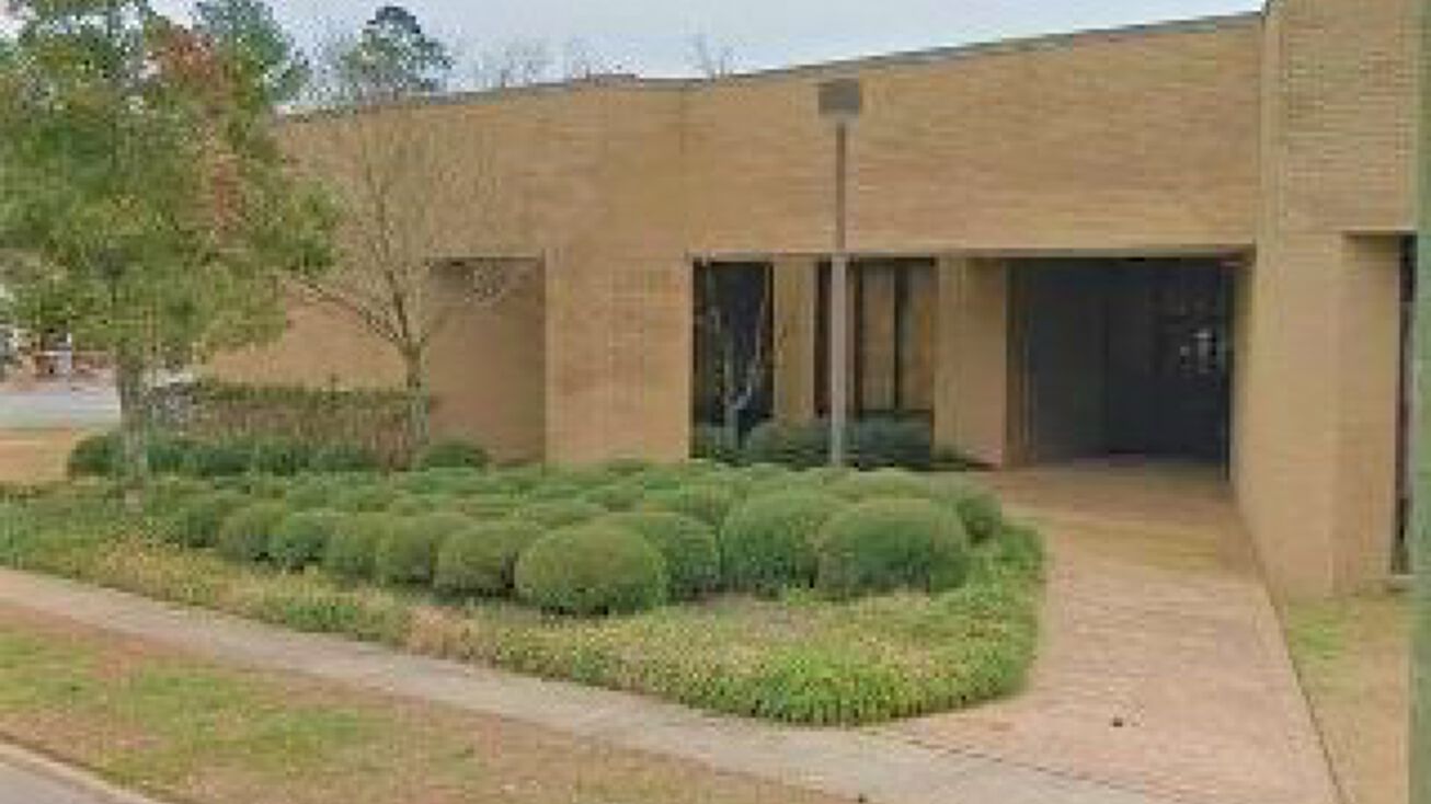 102 W Main St, Plymouth, NC 27962