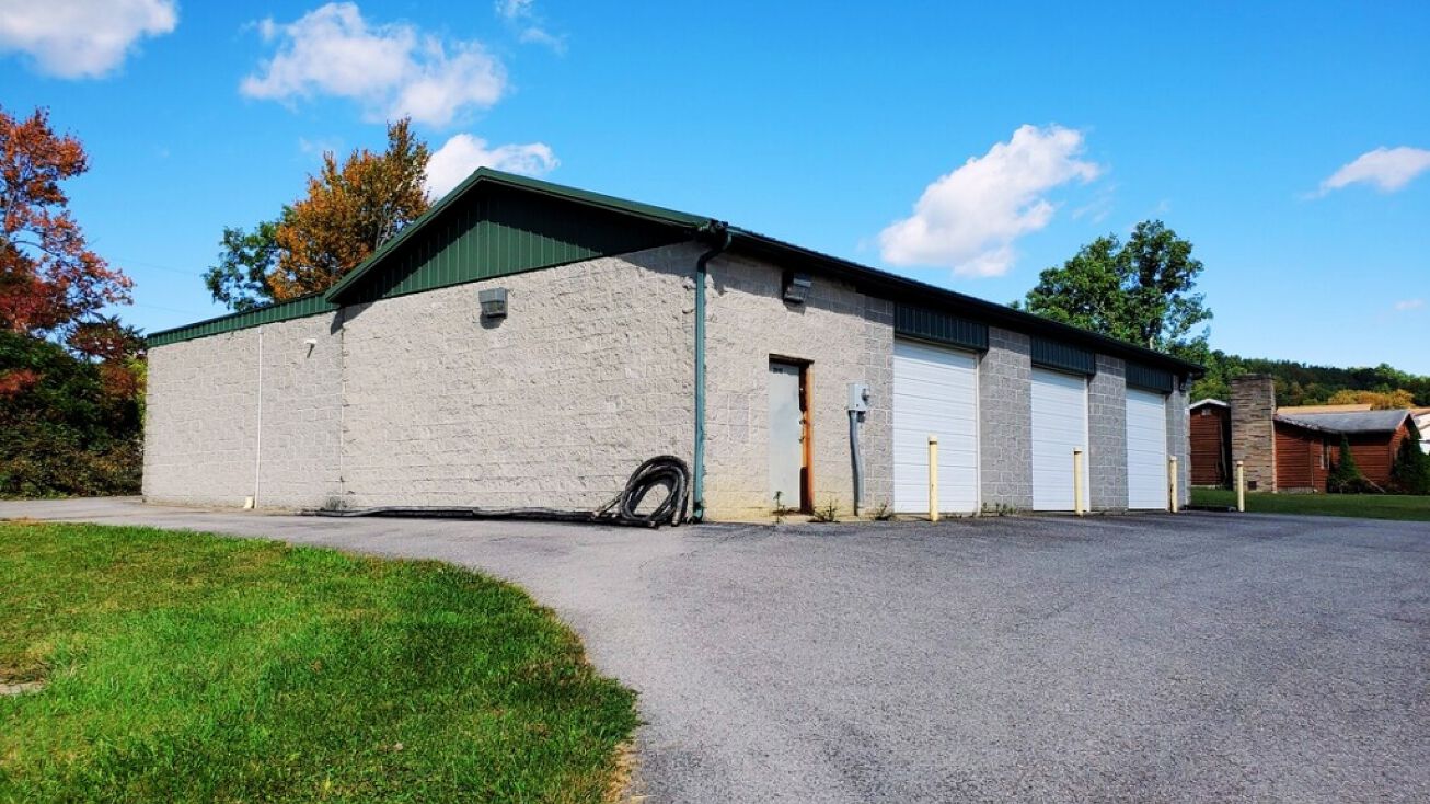 3874 Grafton Rd, WV 26508