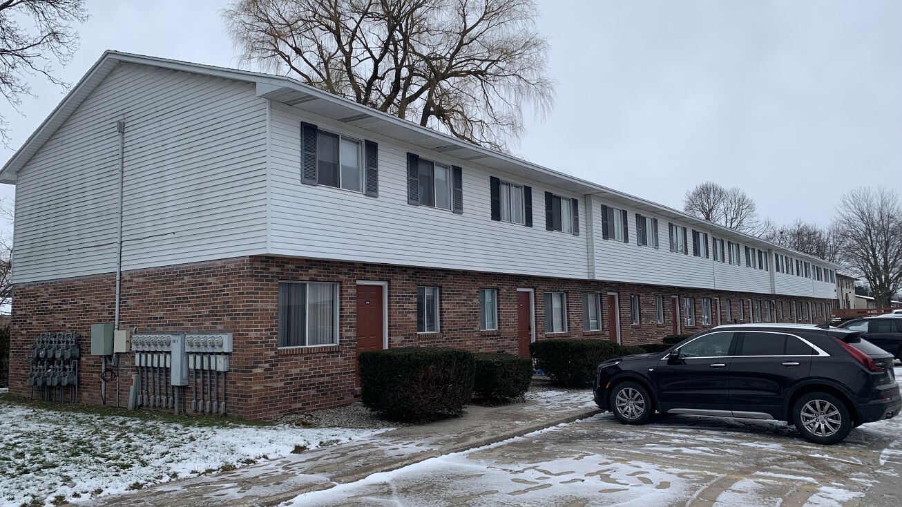 1815 Edgewood Dr, Mt Pleasant, MI 48858