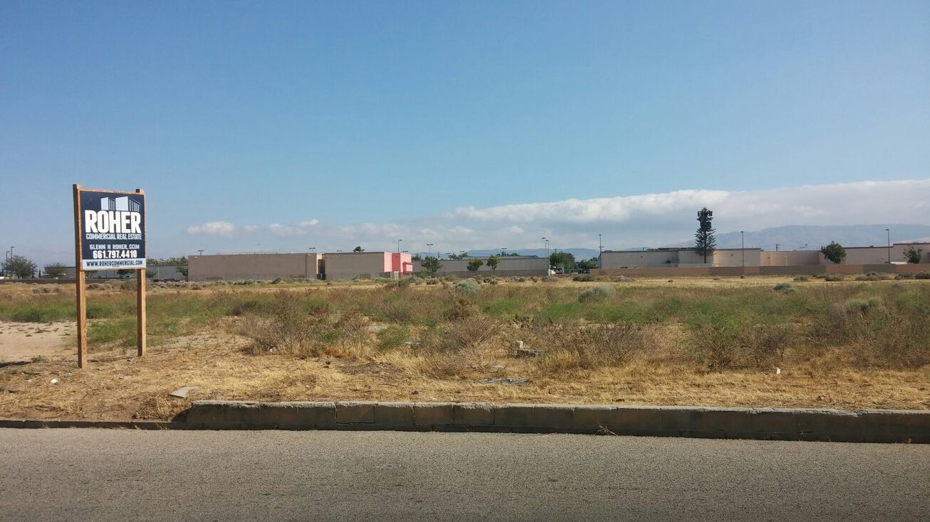 30th St West and Avenue, Lancaster, CA 93536