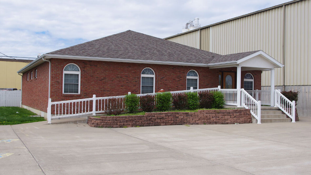 607 N Sparta St, Steeleville, IL 62288 Office Property for Sale 607