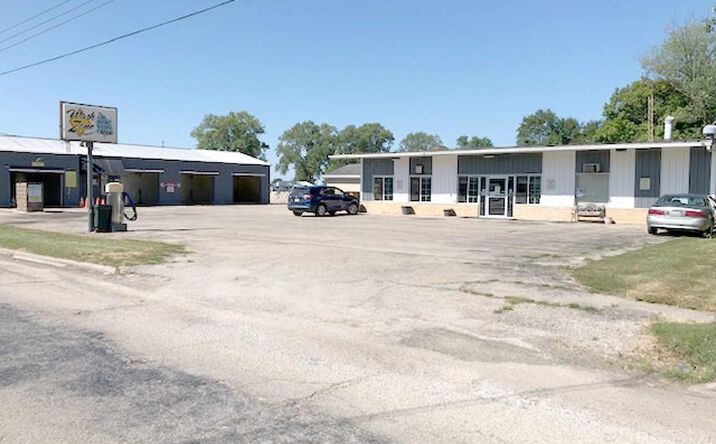 Pictures of Land property located at 1106-1110 S MAIN Street, Lewistown, IL 61542 for sales - image #1