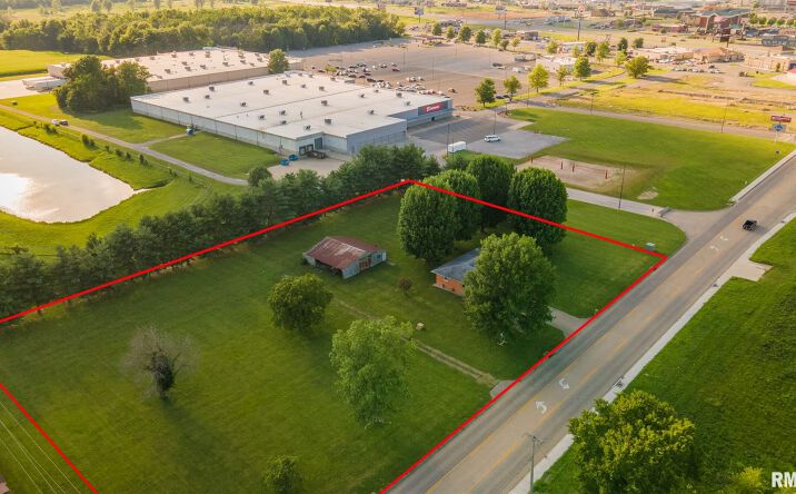 Pictures of Land property located at 904 Halfway Road, Marion, IL 62959 for sales - image #1