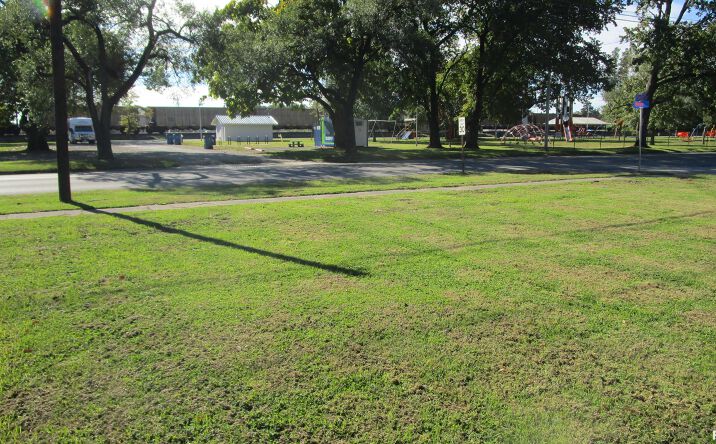 Pictures of Land property located at 905 E NORTH Avenue, Flora, IL 62839 for sales - image #1