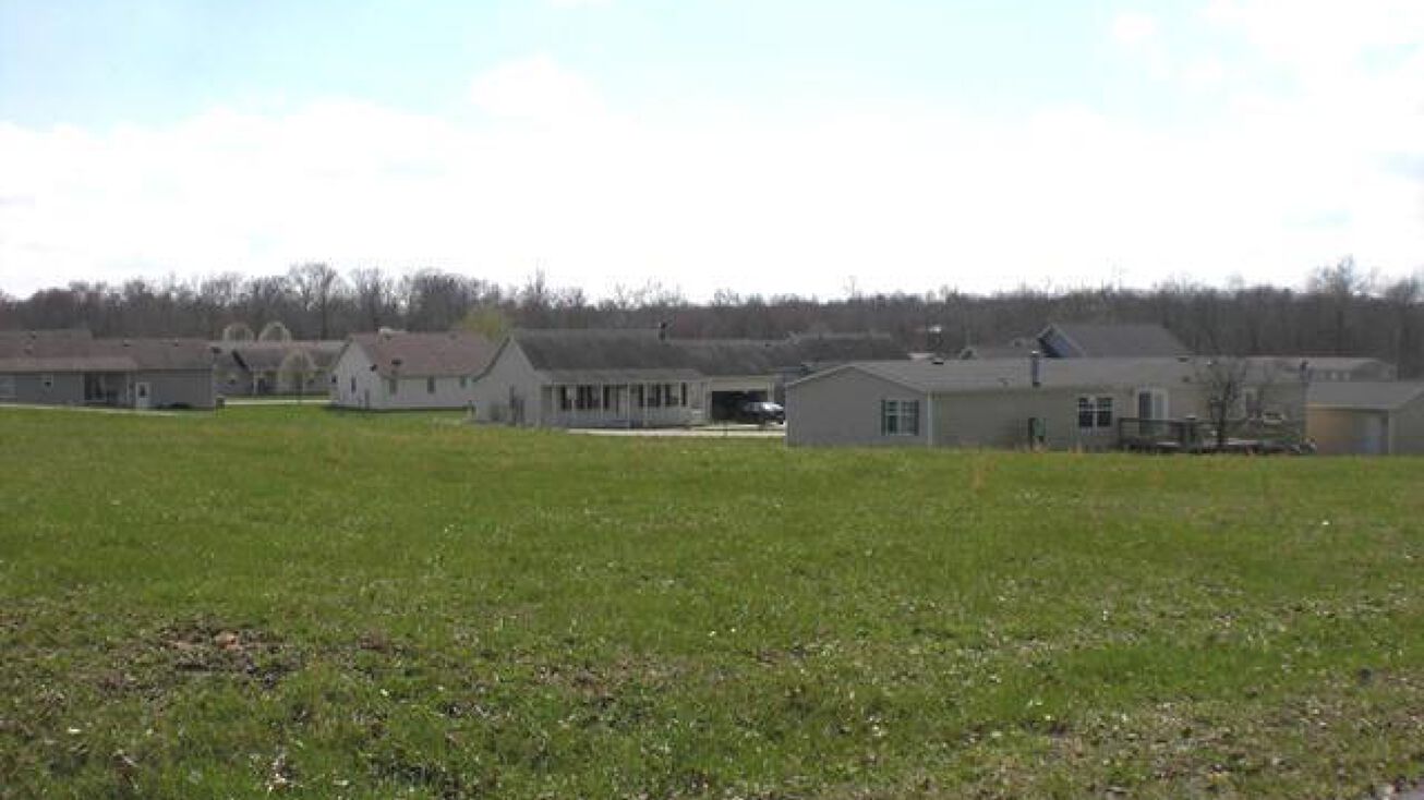 5696 Arctic Fox Dr, Carterville, IL 62918