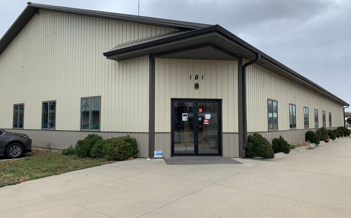 Pictures of Retail property located at 359 Rock Island Ave, Waterloo, IA 50701 for sales - image #1
