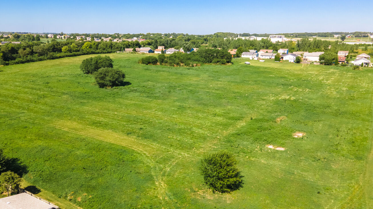 Beich Rd, Bloomington, IL 61705