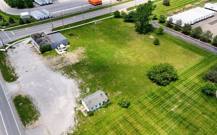 Pictures of Retail property located at 2166 London Groveport Rd, Groveport, OH 43125 for sales - image #1