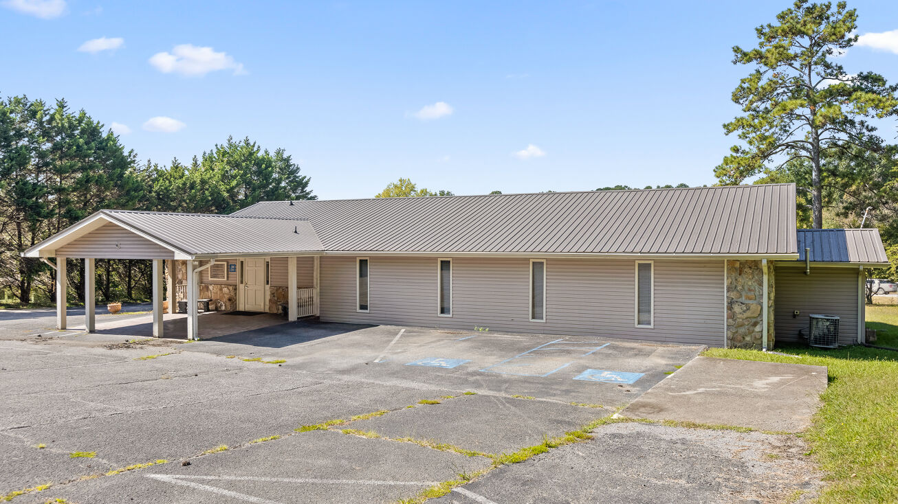 195 Ashley Ln, Rossville, GA 30741