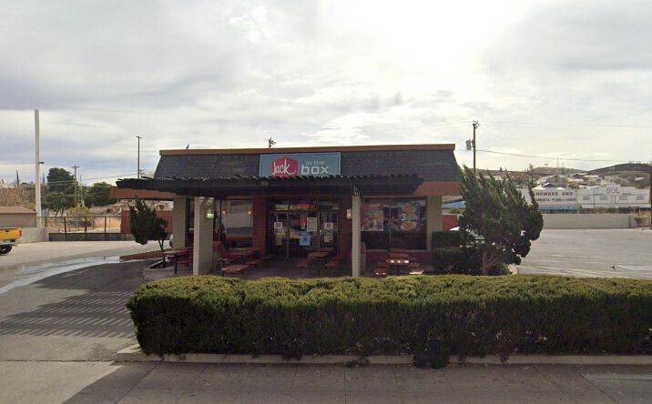 Pictures of Retail property located at 208 N Grand Ave, Nogales, AZ 85621 for comps - image #1
