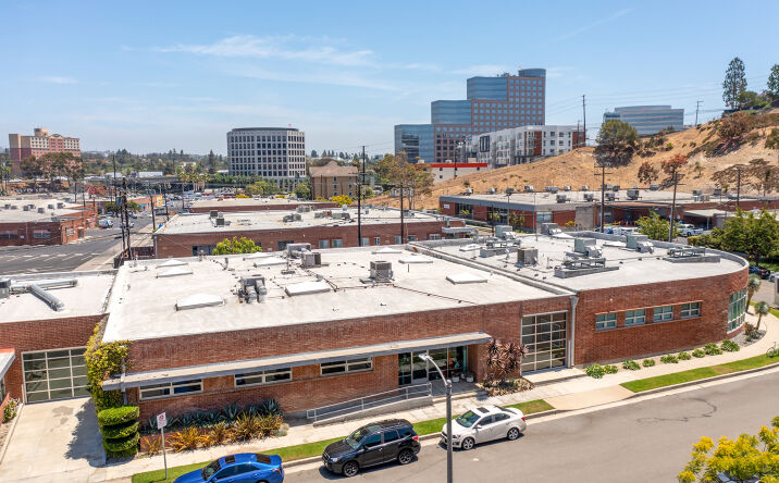 Pictures of Office property located at 6374 Arizona Cir, Los Angeles, CA 90045 for comps - image #1