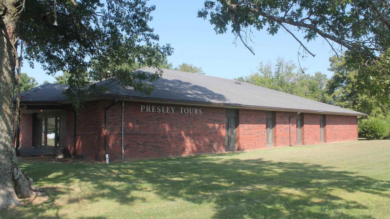 16 Presley Drive, Makanda, IL 62958