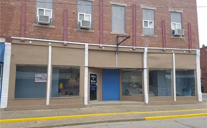 Pictures of Retail property located at 121 S Range St, Oblong, IL 62449 for sales - image #1