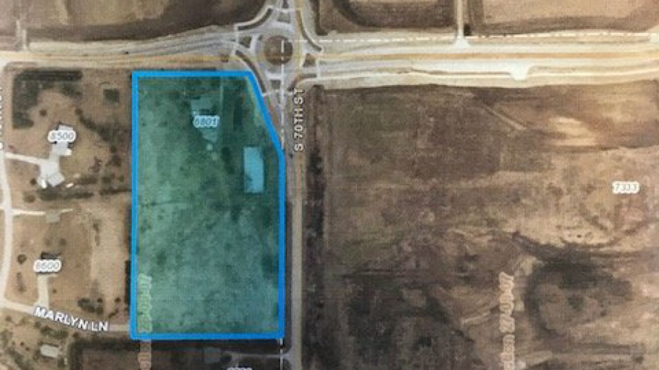 6801 Yankee Hill Rd, Lincoln, NE 68516