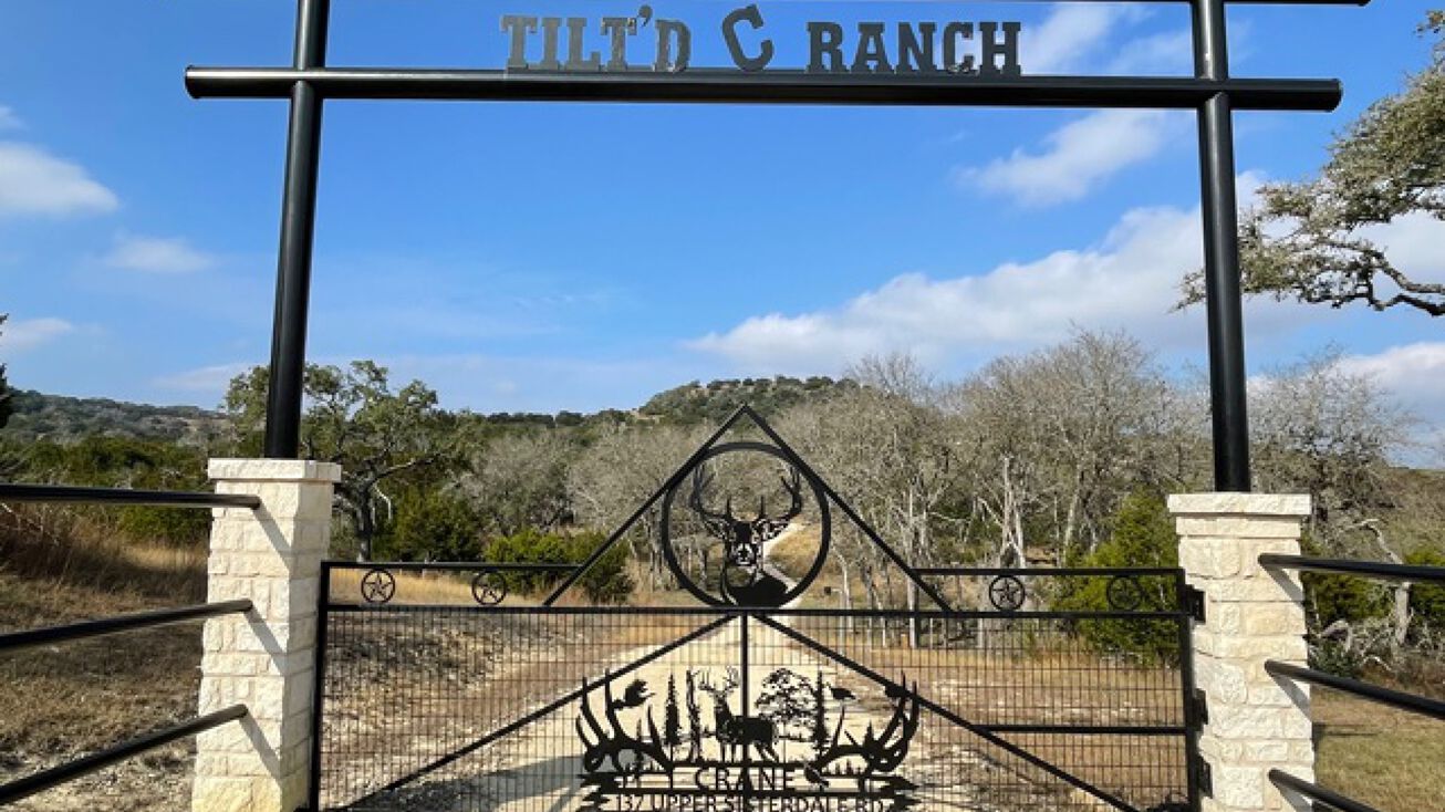 137 Upper Sisterdale Rd, Comfort, TX 78013