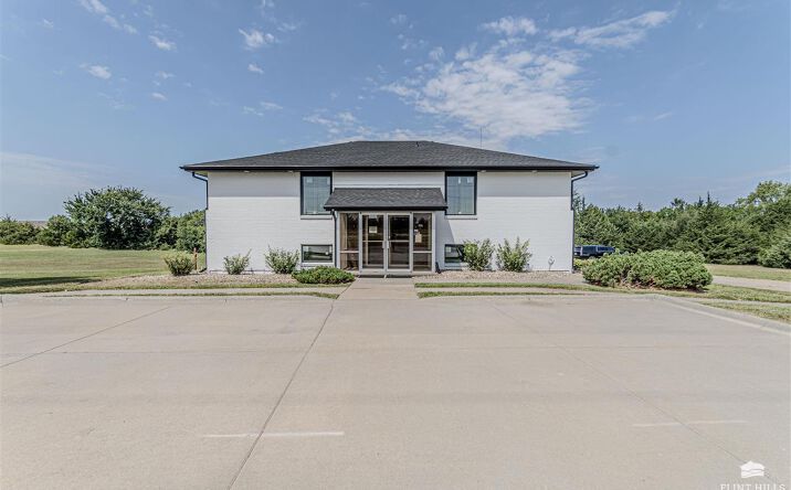 Pictures of Office property located at 1030 Southwind Drive, Junction City, KS 66441 for sales - image #1