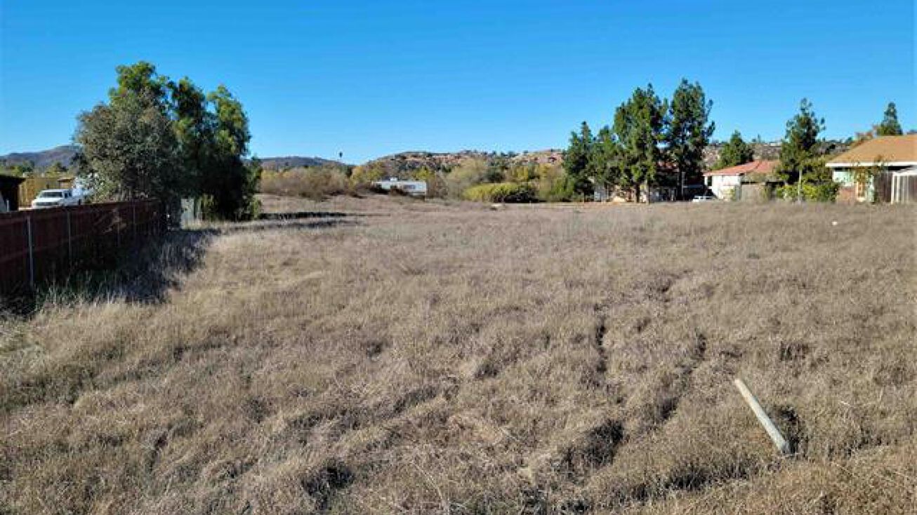 La Brea St, Ramona, CA 92065