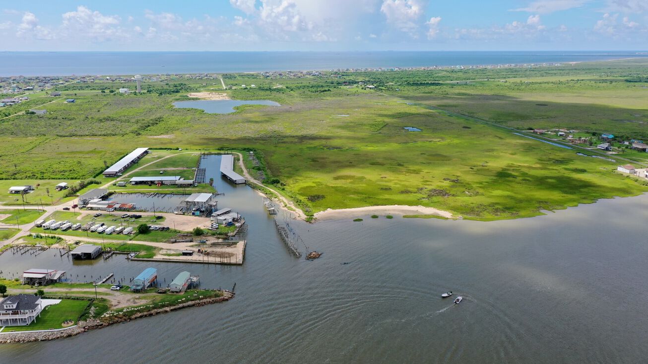 4295 State Hwy 87, Bolivar Peninsula, TX 77650