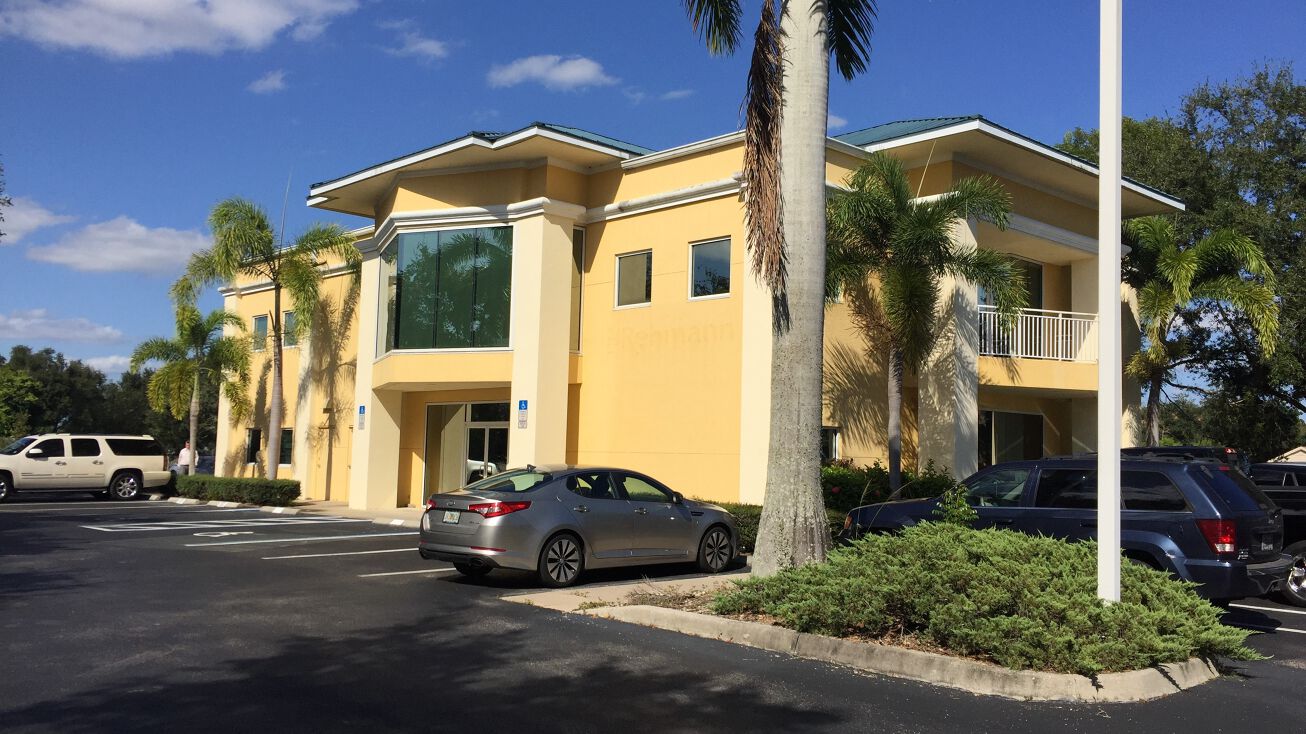 6645 Willow Park Dr, Naples, FL 34109