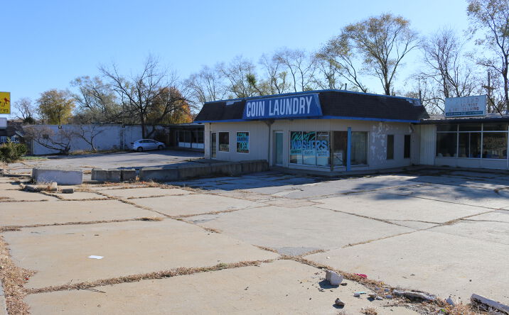 Pictures of Retail property located at 807 S 50th St, Omaha, NE 68106 for comps - image #1