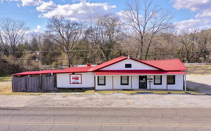 Pictures of Retail property located at 810 14th Ave N, Bessemer, AL 35020 for comps - image #1
