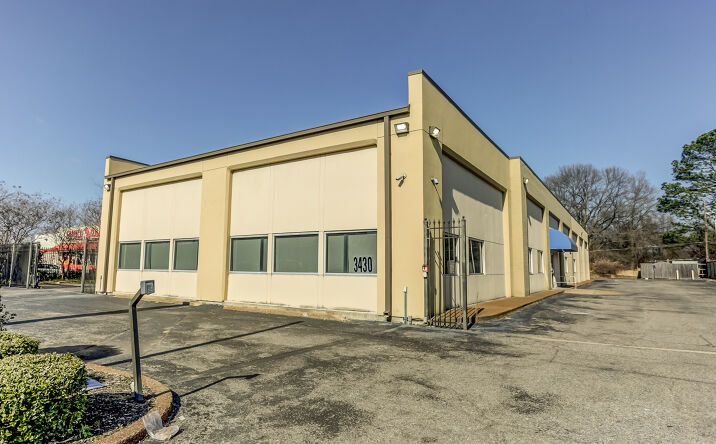 Pictures of Office property located at 3430 Summer Ave, Memphis, TN 38122 for comps - image #1