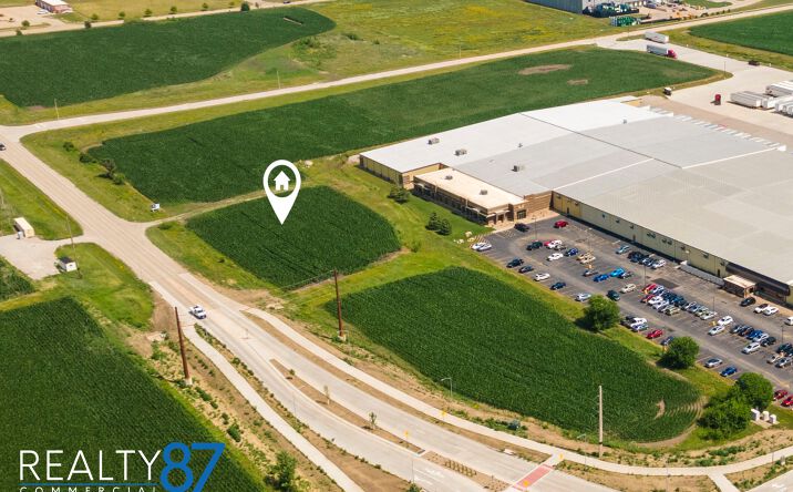 Pictures of Land property located at 1175 Tower Terrace Rd, Hiawatha, IA 52233 for sales - image #1