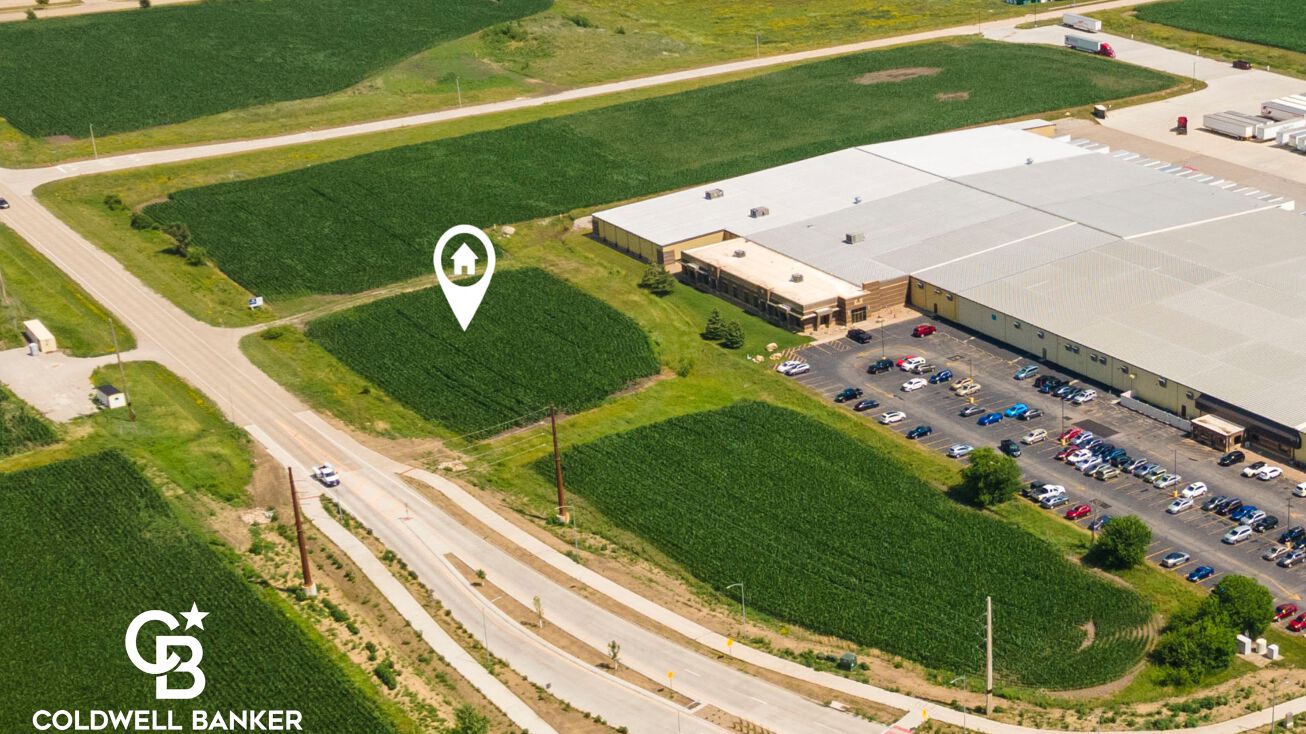 1175 Tower Terrace Rd, Hiawatha, IA 52233