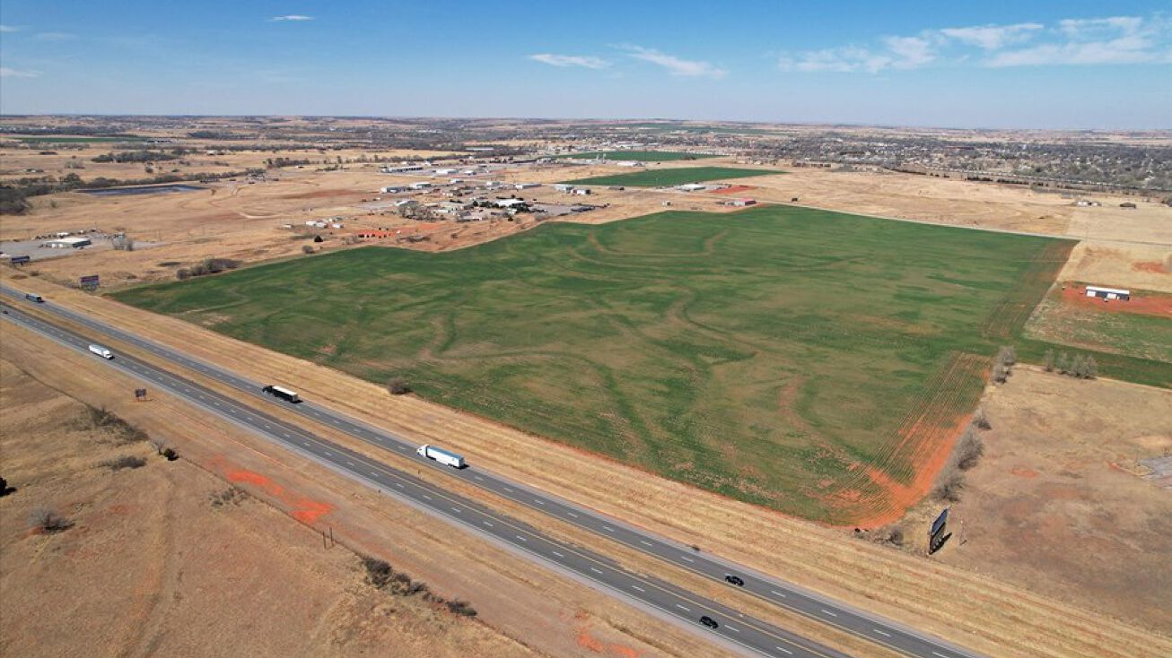 1450 W 20th St, Elk City, OK 73644