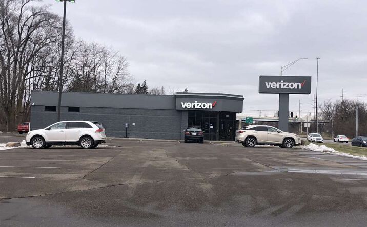 Pictures of Retail property located at 3365 S Main St, Elkhart, IN 46517 for sales - image #1