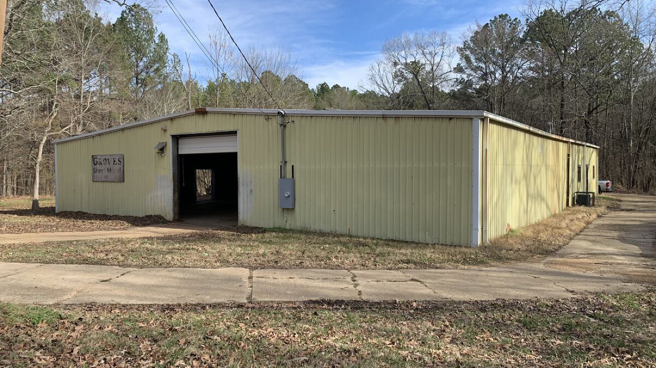 1369 College Hill Dr, Jackson, MS 39209