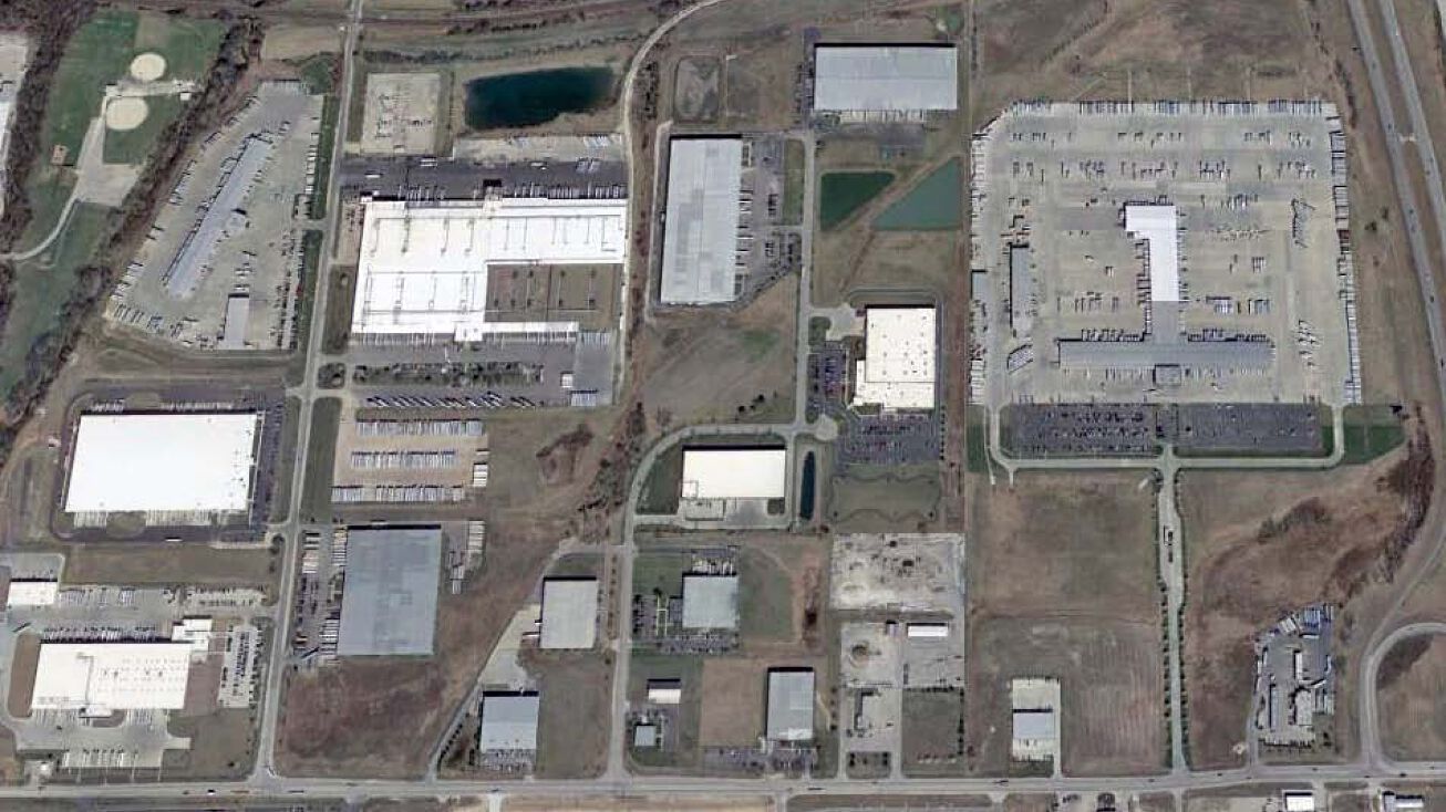 2620 Midpoint Dr, Edwardsville, KS 66111