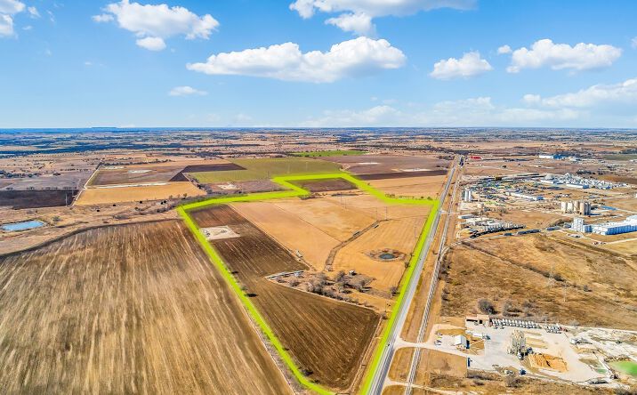 Pictures of Land property located at 2949 Weatherford Hwy, Cleburne, TX 76033 for sales - image #1