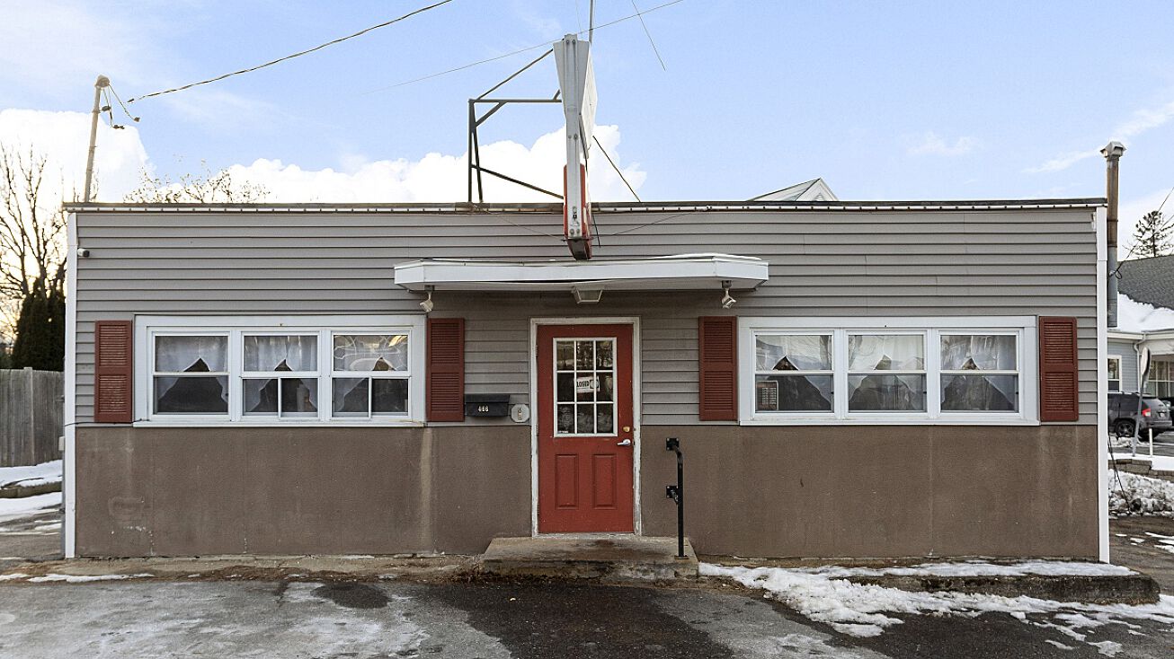 466 Electric Ave, Lunenburg, MA 01462