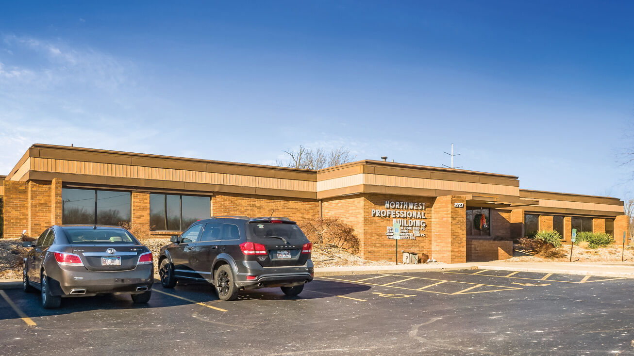 2727 N Oakland Ave, Decatur, IL 62526