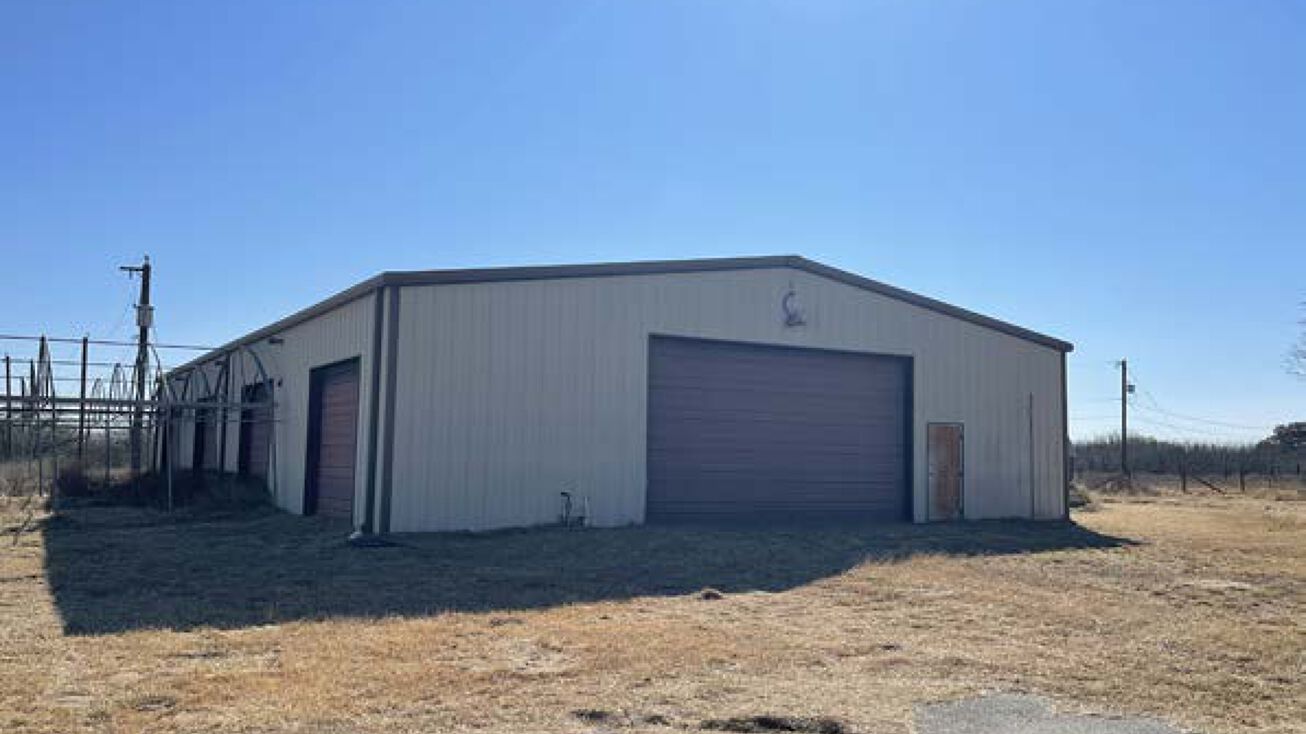 7704 S Loop 1604 E, Elmendorf, TX 78112