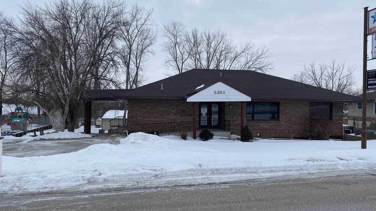 3253 University Avenue, Waterloo, IA 50701 Retail Property for Sale