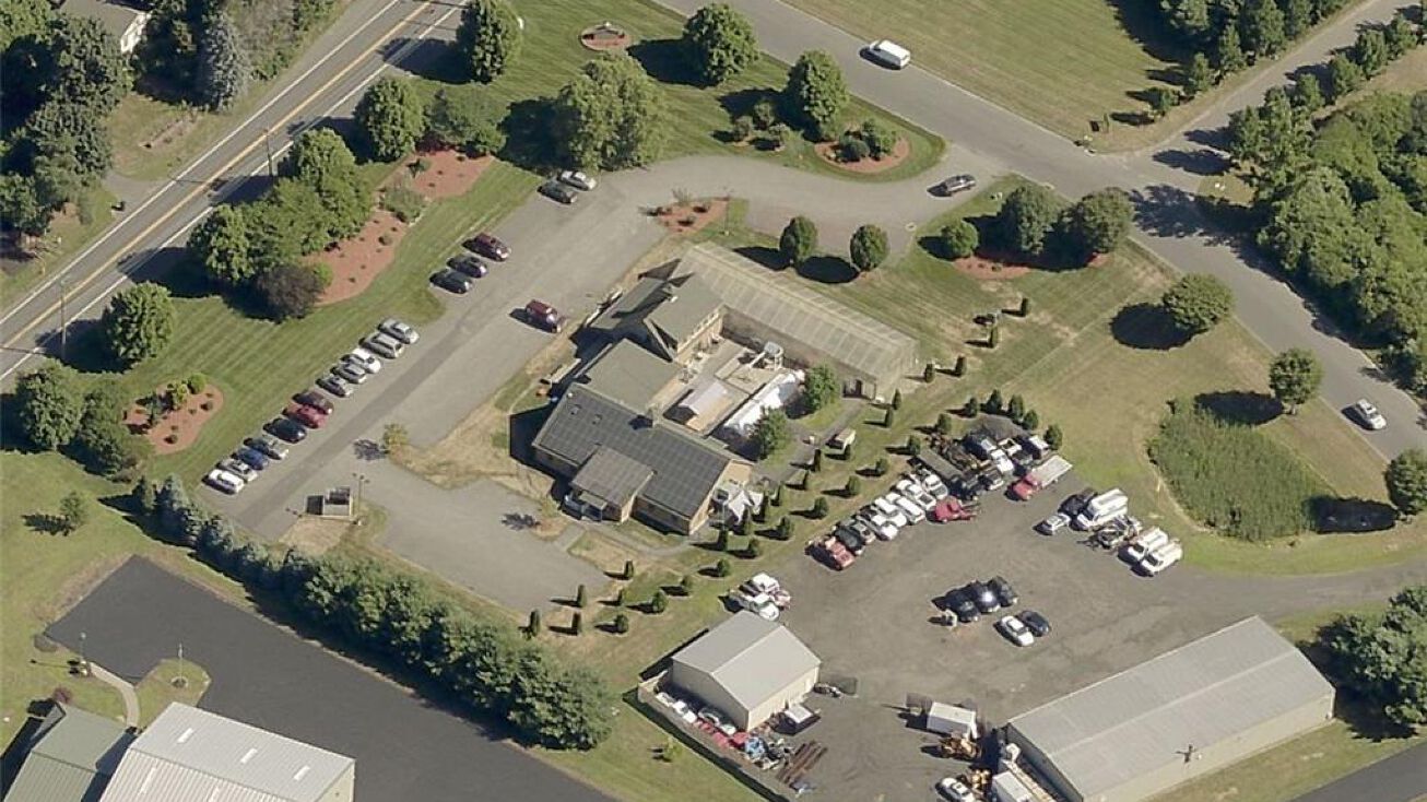 2 Nutmeg Dr, Ellington, CT 06032