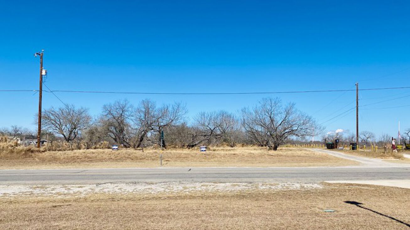 8311 FM327, Elmendorf, TX 78112