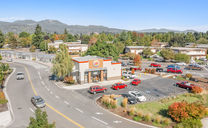 Pictures of Retail property located at 2790 Gateway St, Springfield, OR 97477 for comps - image #1
