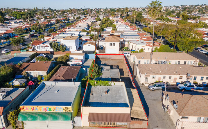 Pictures of Retail property located at 6111 West Blvd, Los Angeles, CA 90043 for comps - image #1